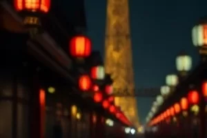 清晨的稻田上浮着一层薄雾，远处有人弯腰整理农具