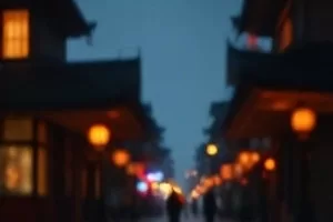 雨后的街道积水映着路灯，一辆出租车停在没有招牌的门前